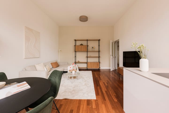 Photo 4 of Van Baerlestraat 15-2