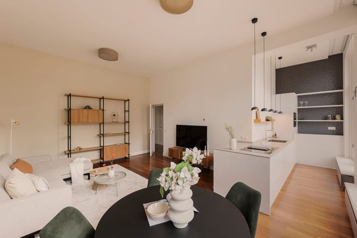 Photo 5 of Van Baerlestraat 15-2