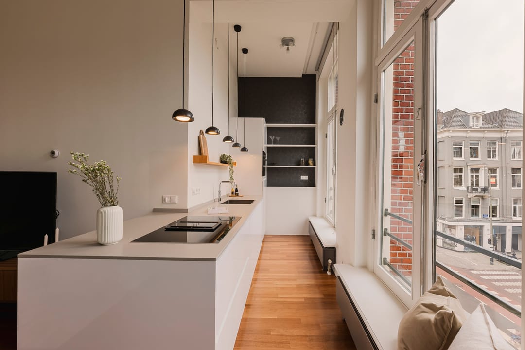 Foto 8 van Van Baerlestraat 15-2