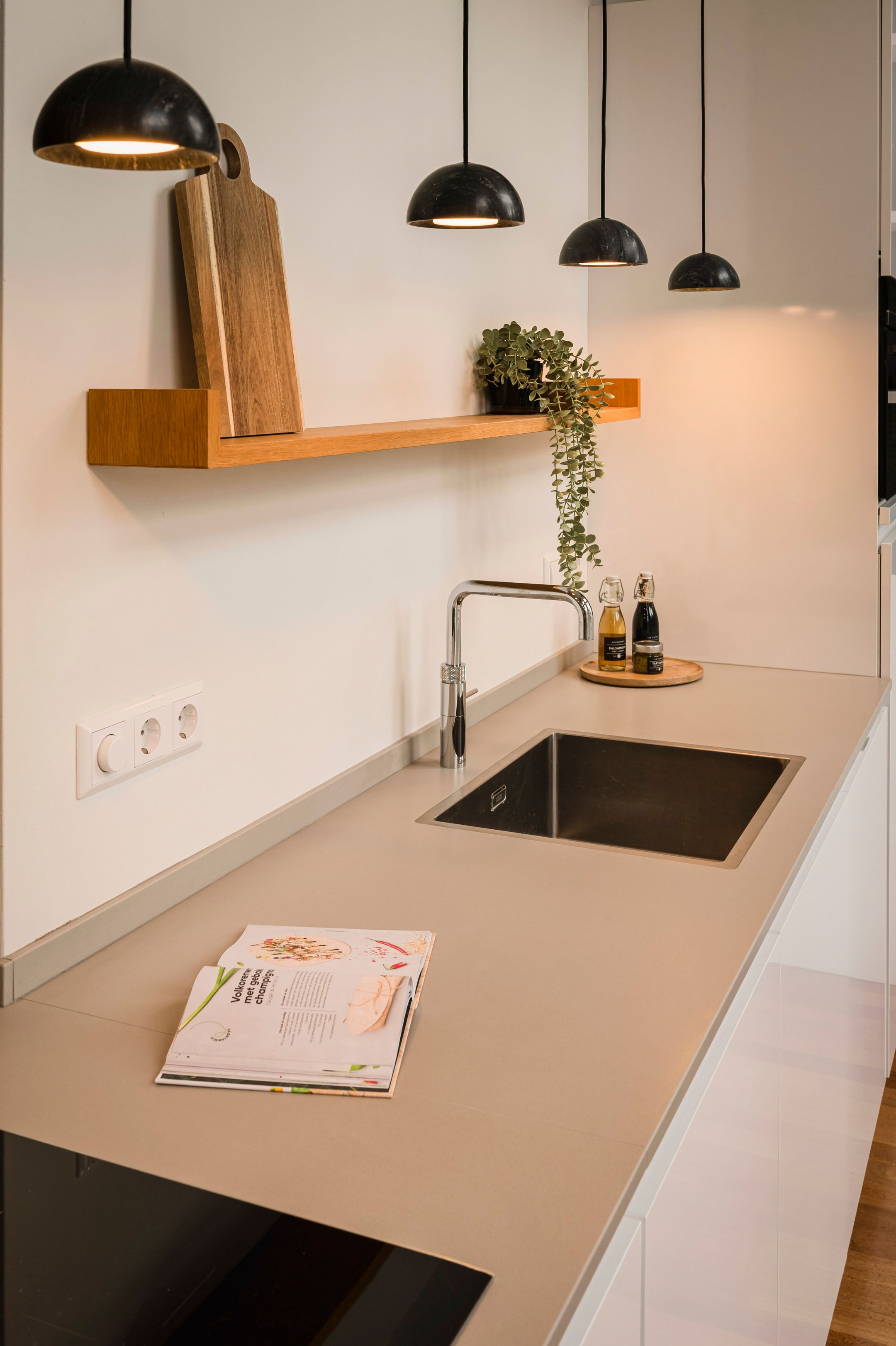 Foto 9 van Van Baerlestraat 15-2