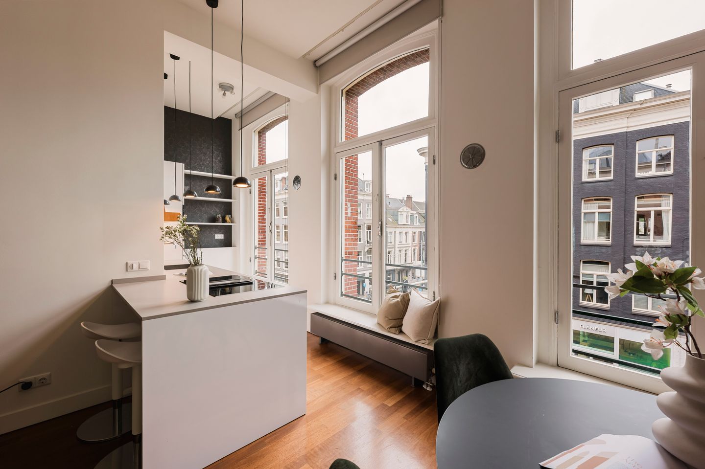 Foto 10 van Van Baerlestraat 15-2