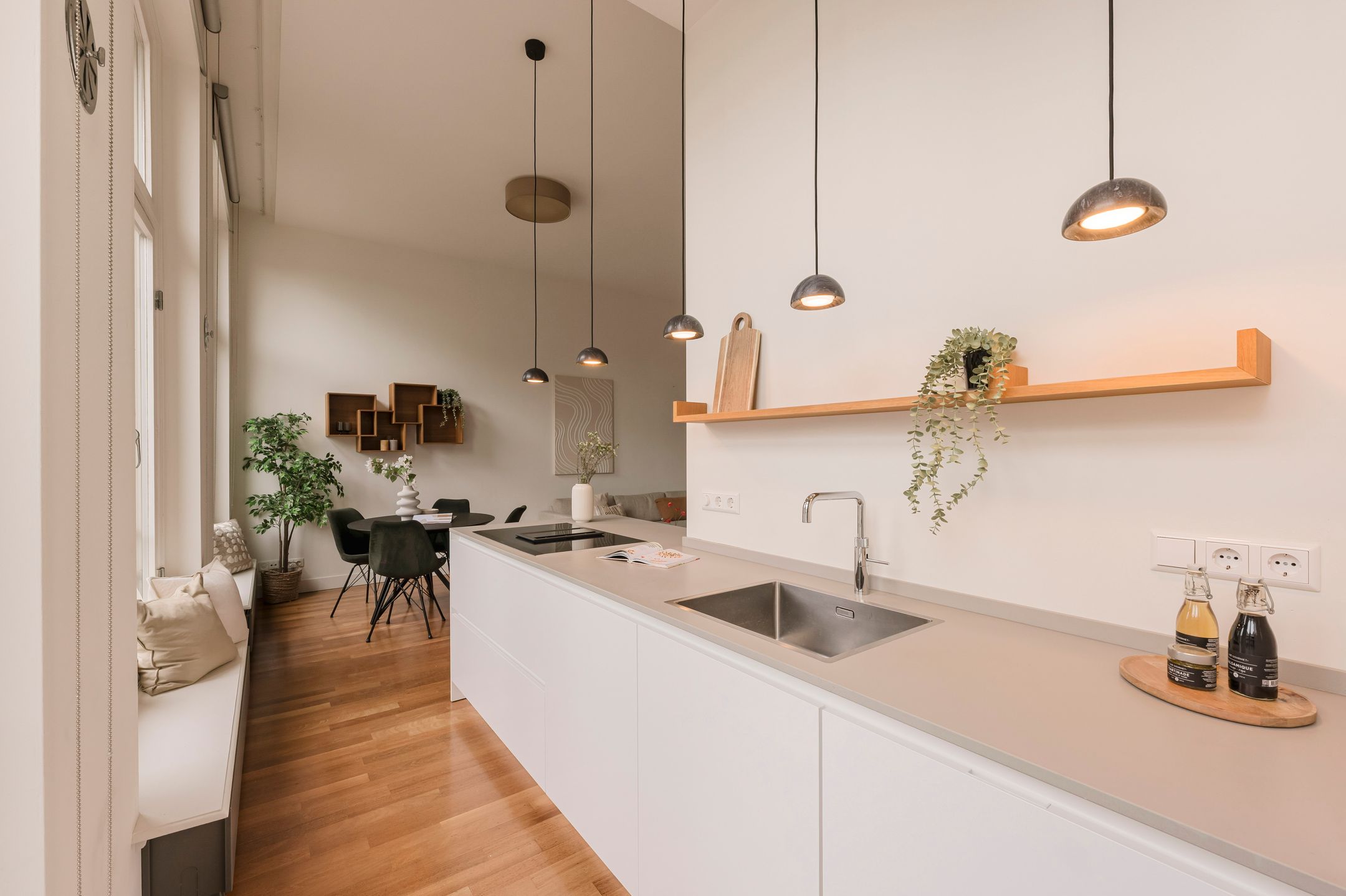 Foto 12 van Van Baerlestraat 15-2