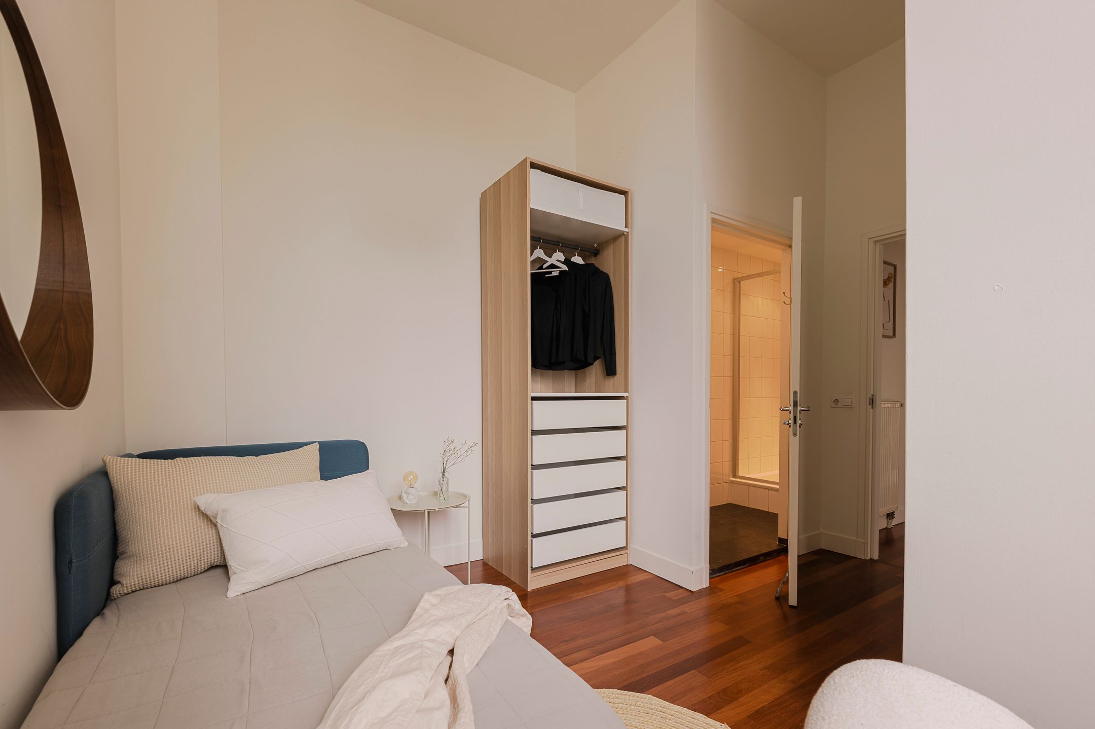 Foto 24 van Van Baerlestraat 15-2