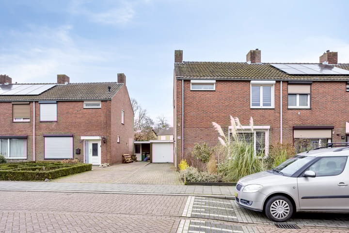 Foto 4 van Van Den Boetzelaarstraat 50