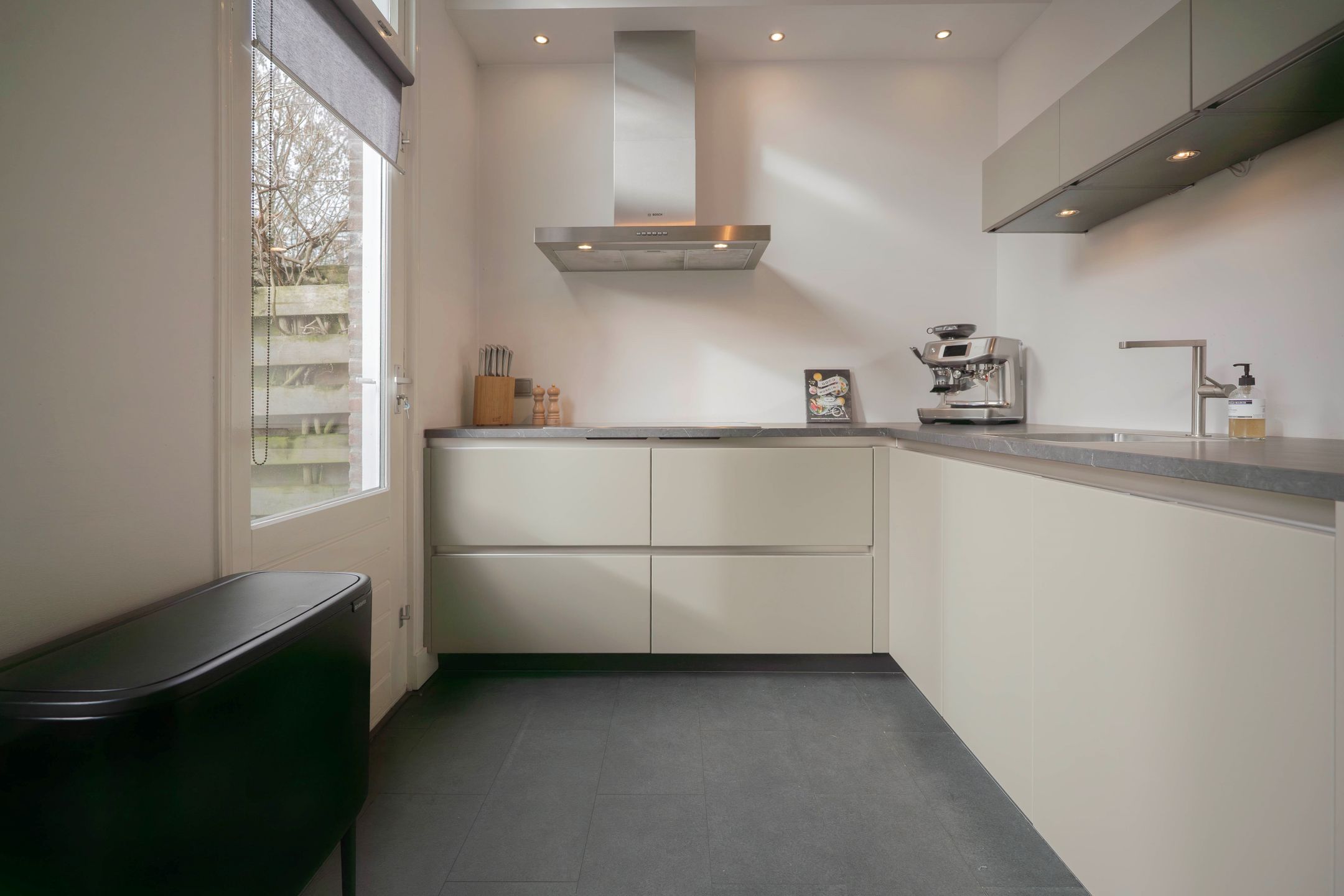 Photo 24 of Bouwmeesterstraat 20