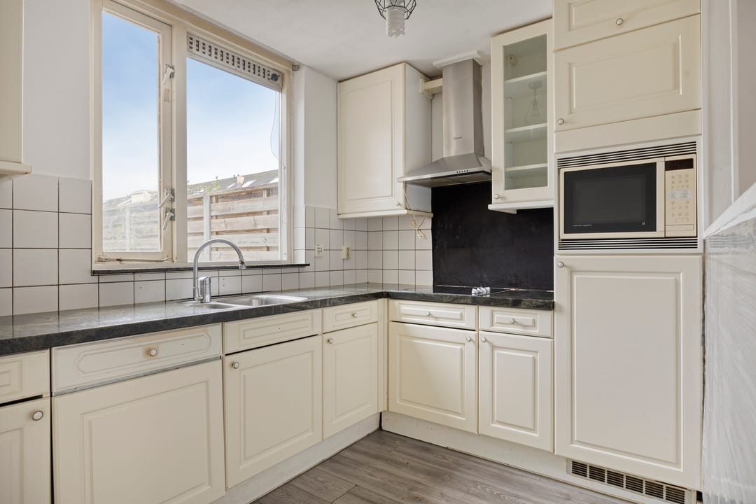 Photo 8 of Drielstraat 38