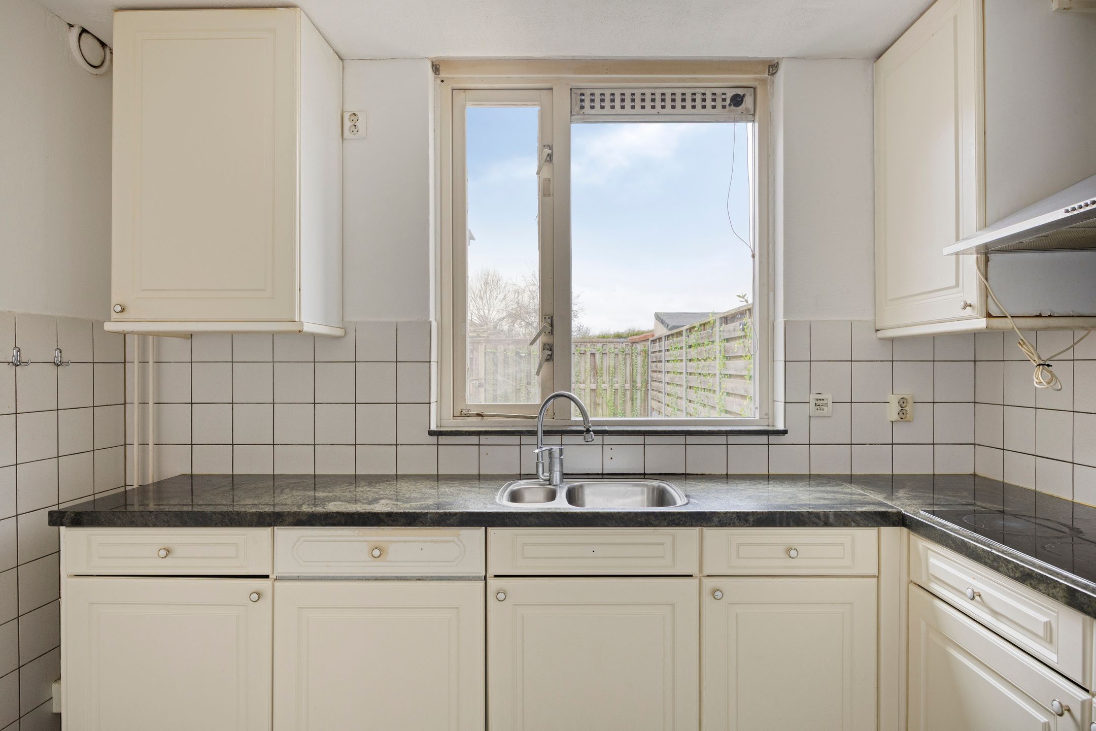 Photo 9 of Drielstraat 38