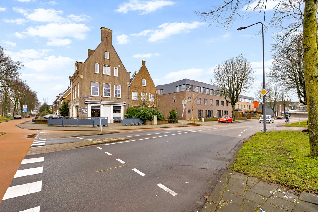 Photo 32 of Pater van den Elsenstraat 6-A