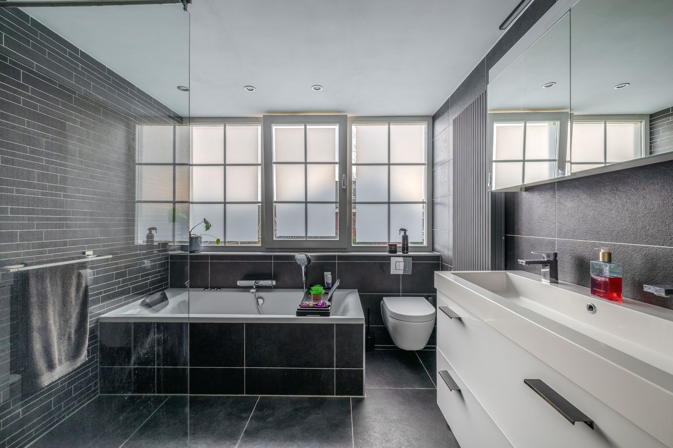 Photo 21 of Malzwin 2305