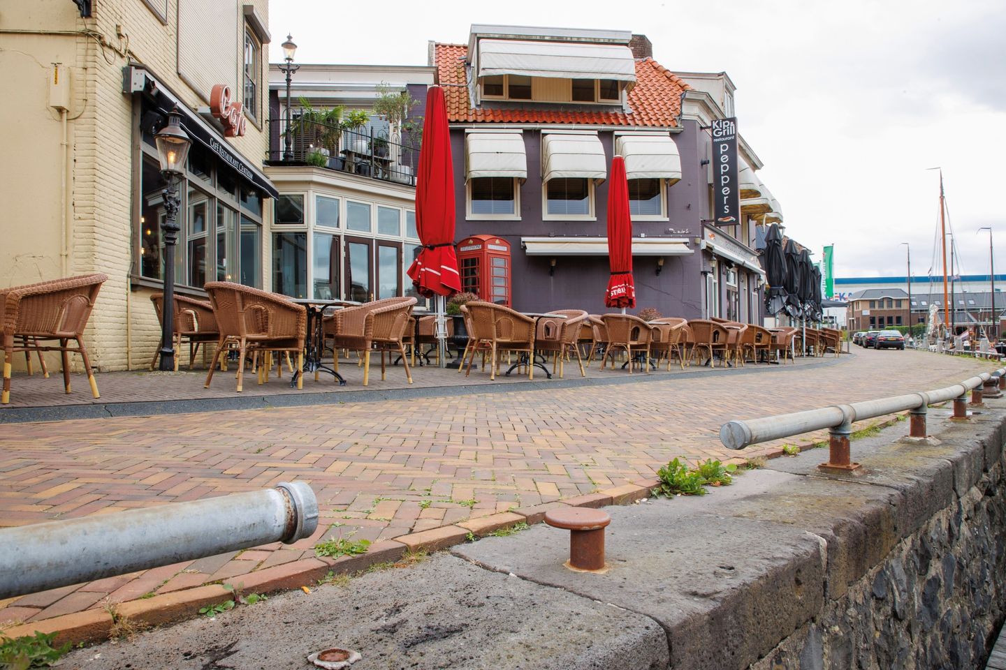 Bekijk foto 1 van Emmakade 1