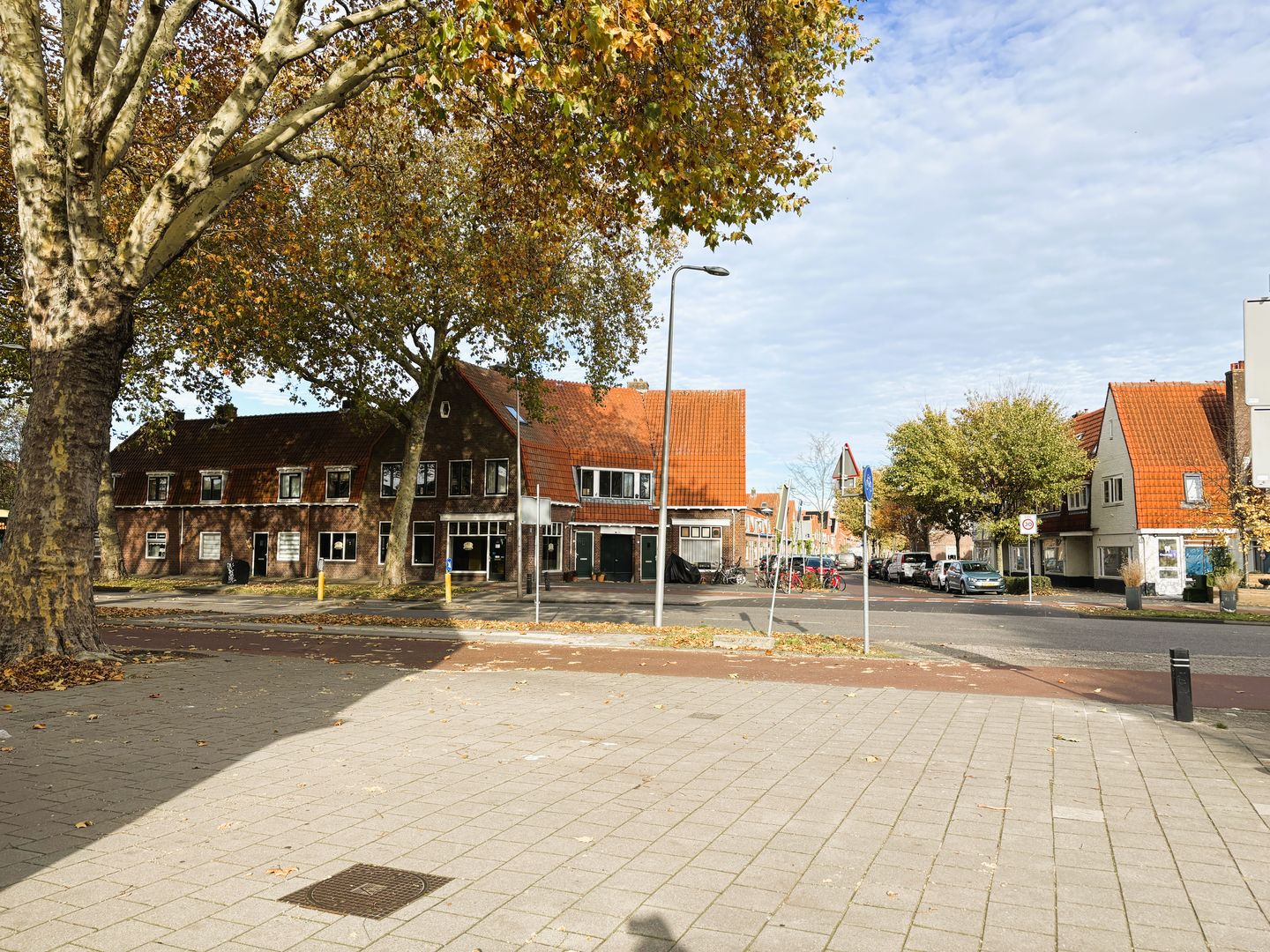 Bekijk foto 1 van Royaards van den Hamkade 95