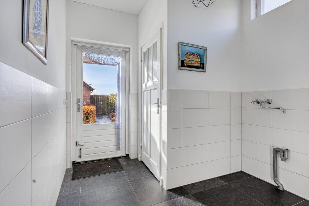 Photo 22 of Schoorstraat 39