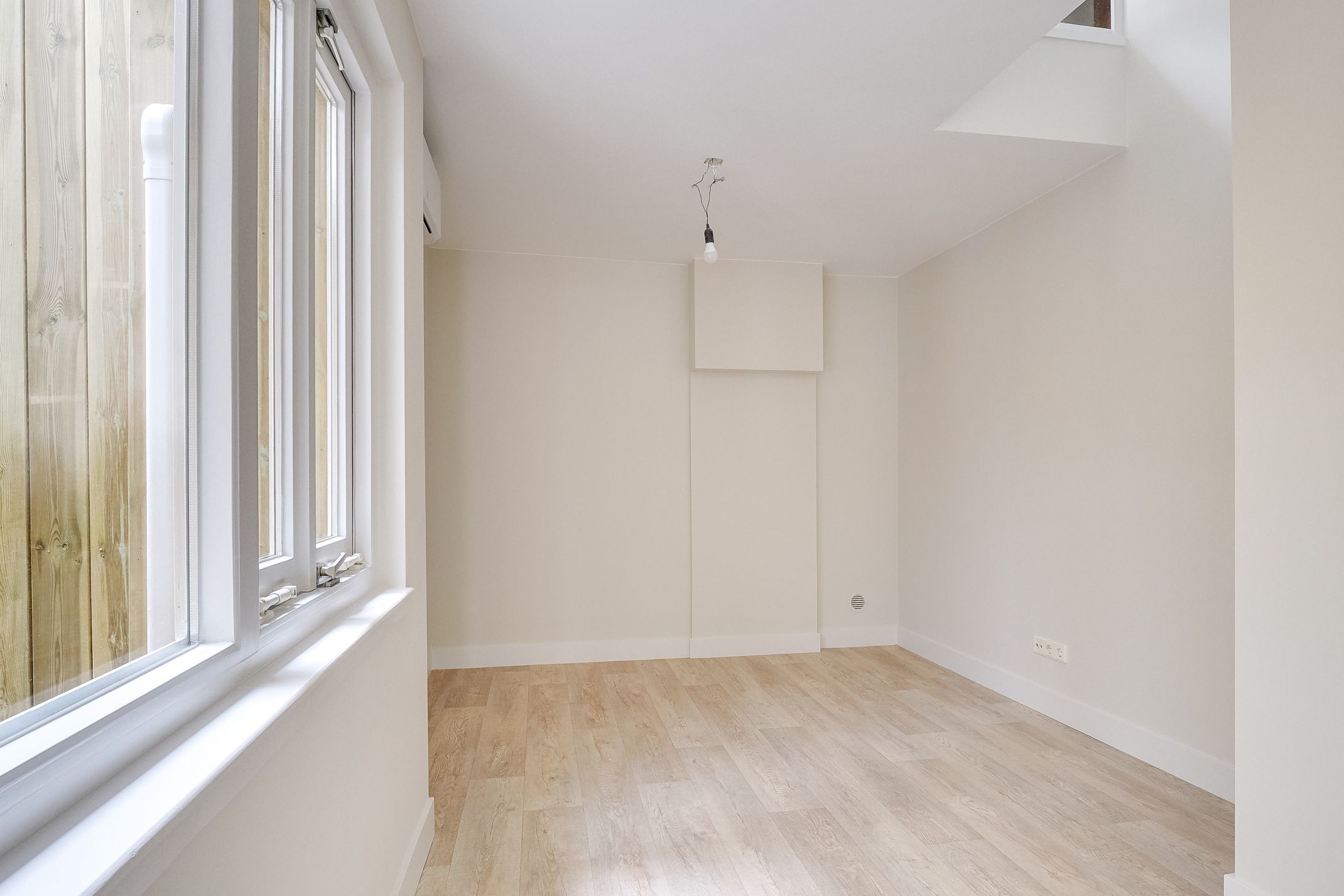 Foto 15 van Douwes Dekkerstraat 2-A