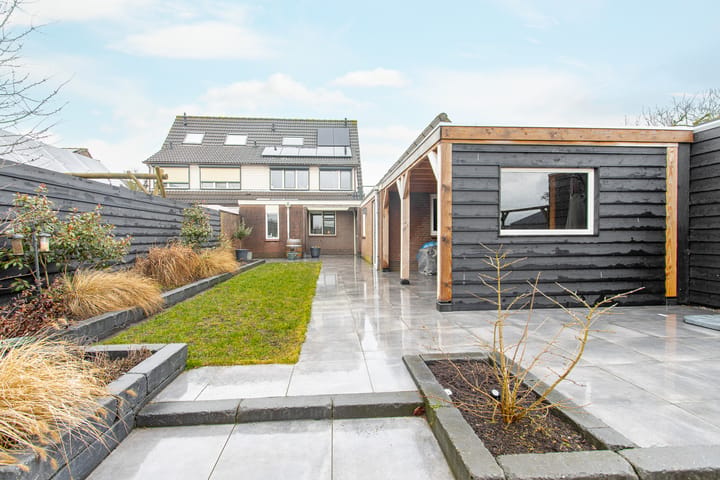 Photo 2 of Willem van Oranjestraat 46