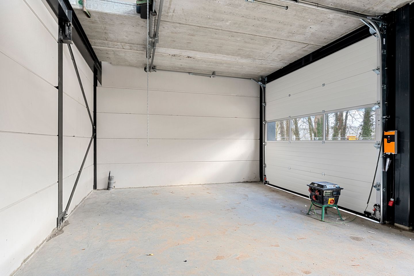 Bekijk foto 2 van Betsy van Goorstraat 80-A001