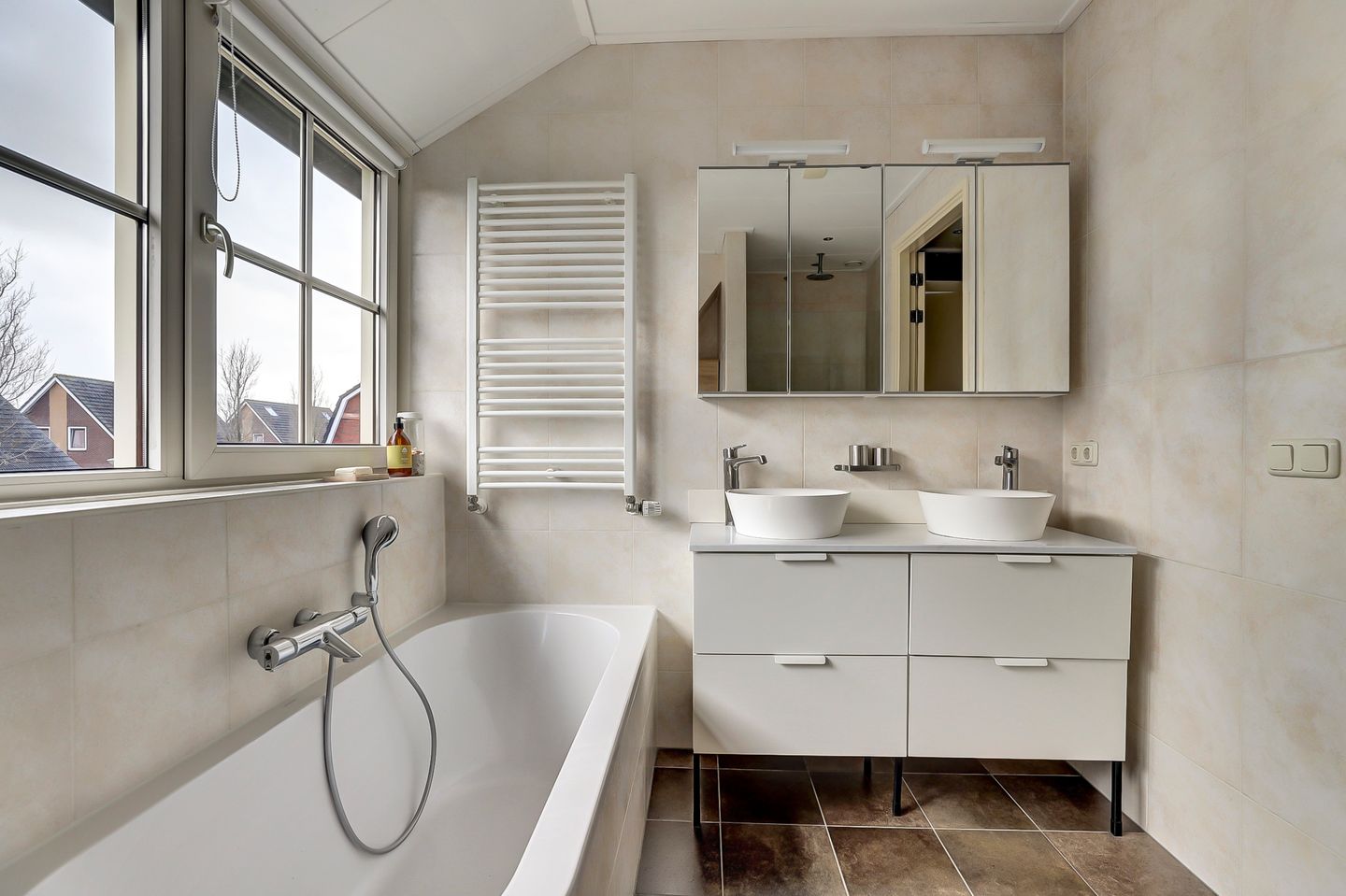 Photo 4 of It Stalt 6