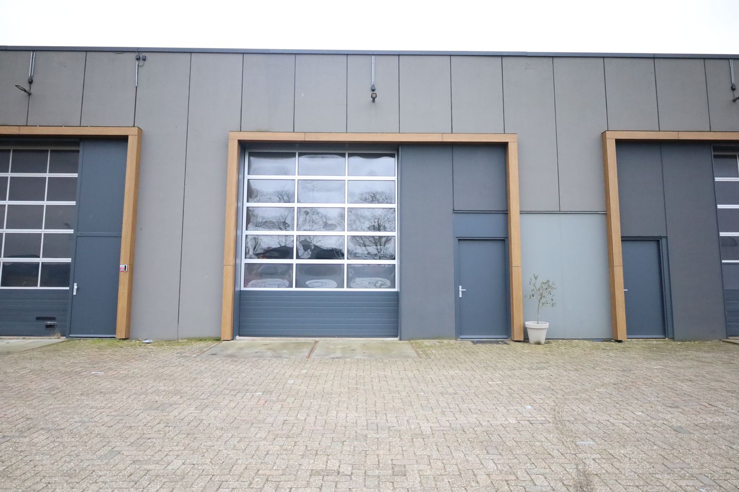 View photo 1 of Van Utrechtweg 36-g