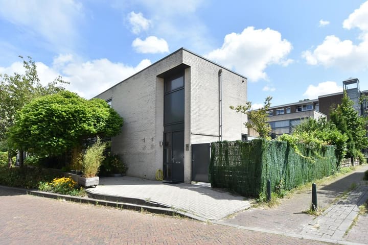 Photo 2 of Pieter de Voisstraat 16