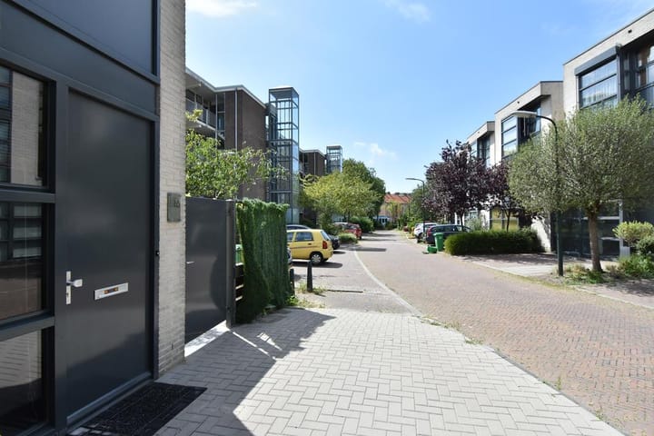 Photo 3 of Pieter de Voisstraat 16