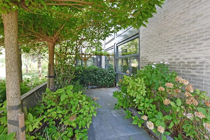 Photo 4 of Pieter de Voisstraat 16