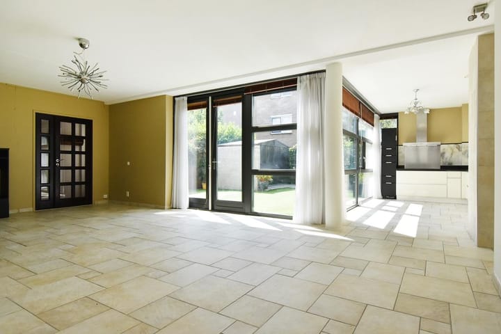 Photo 6 of Pieter de Voisstraat 16