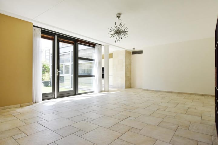 Photo 9 of Pieter de Voisstraat 16