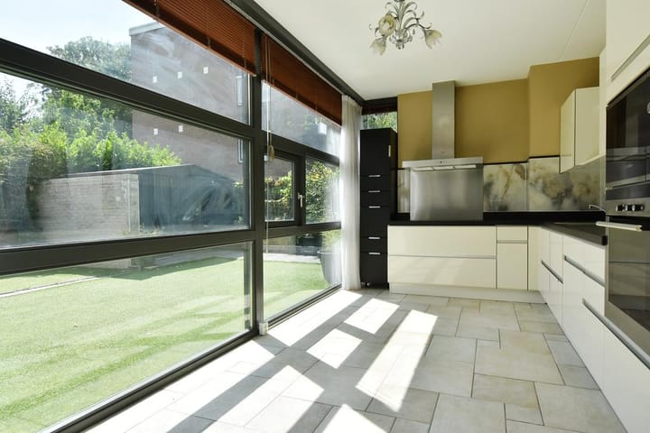 Photo 11 of Pieter de Voisstraat 16