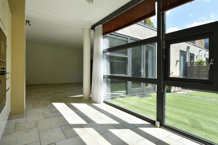 Photo 13 of Pieter de Voisstraat 16