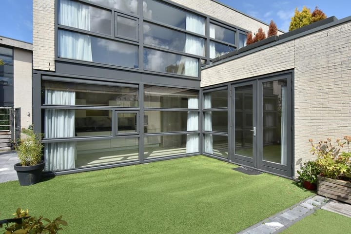 Photo 18 of Pieter de Voisstraat 16