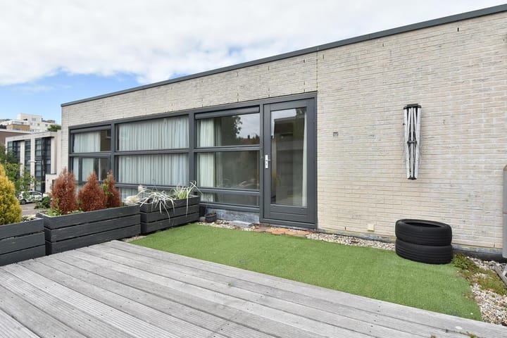 Photo 38 of Pieter de Voisstraat 16