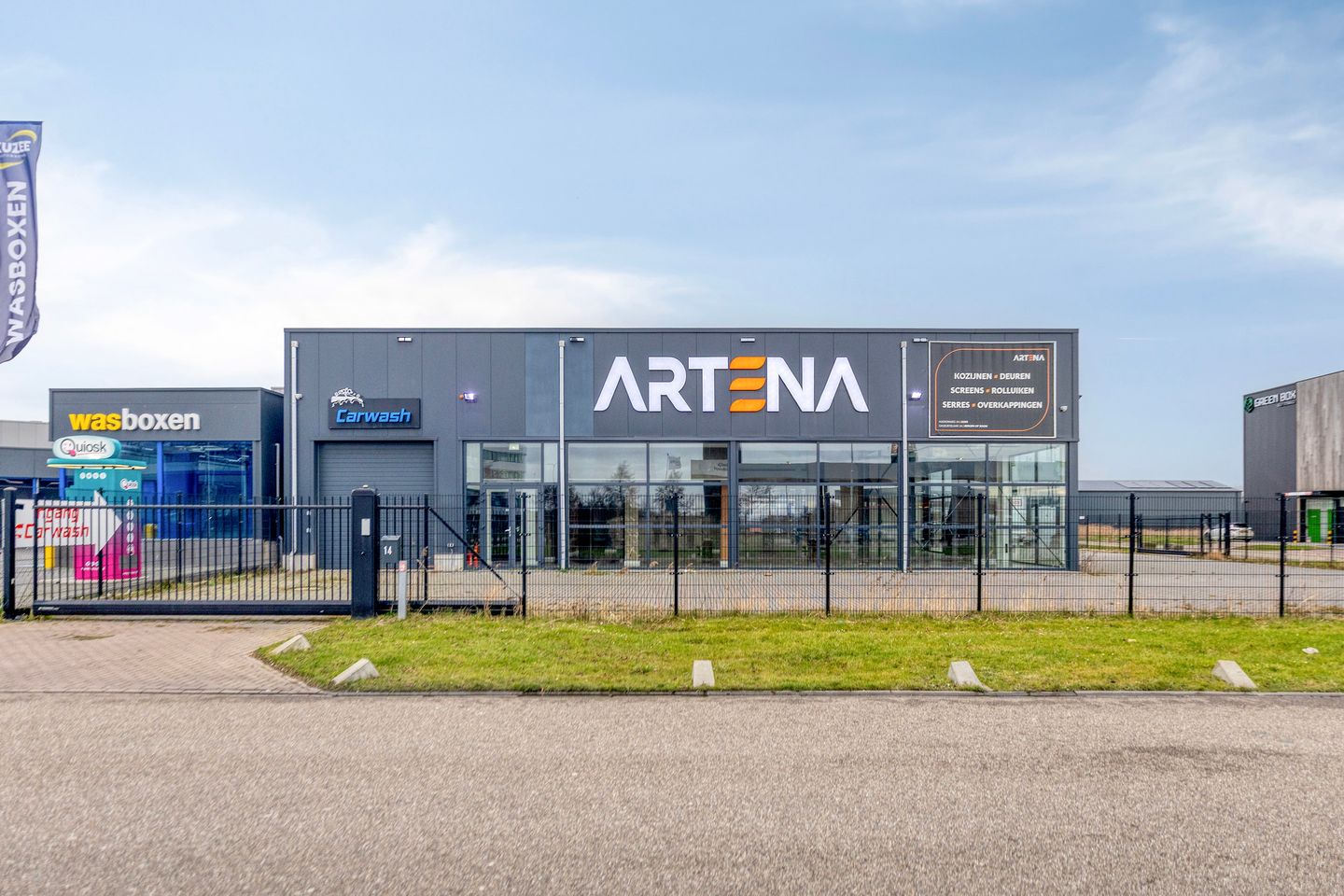 View photo 2 of Hudsonweg 14