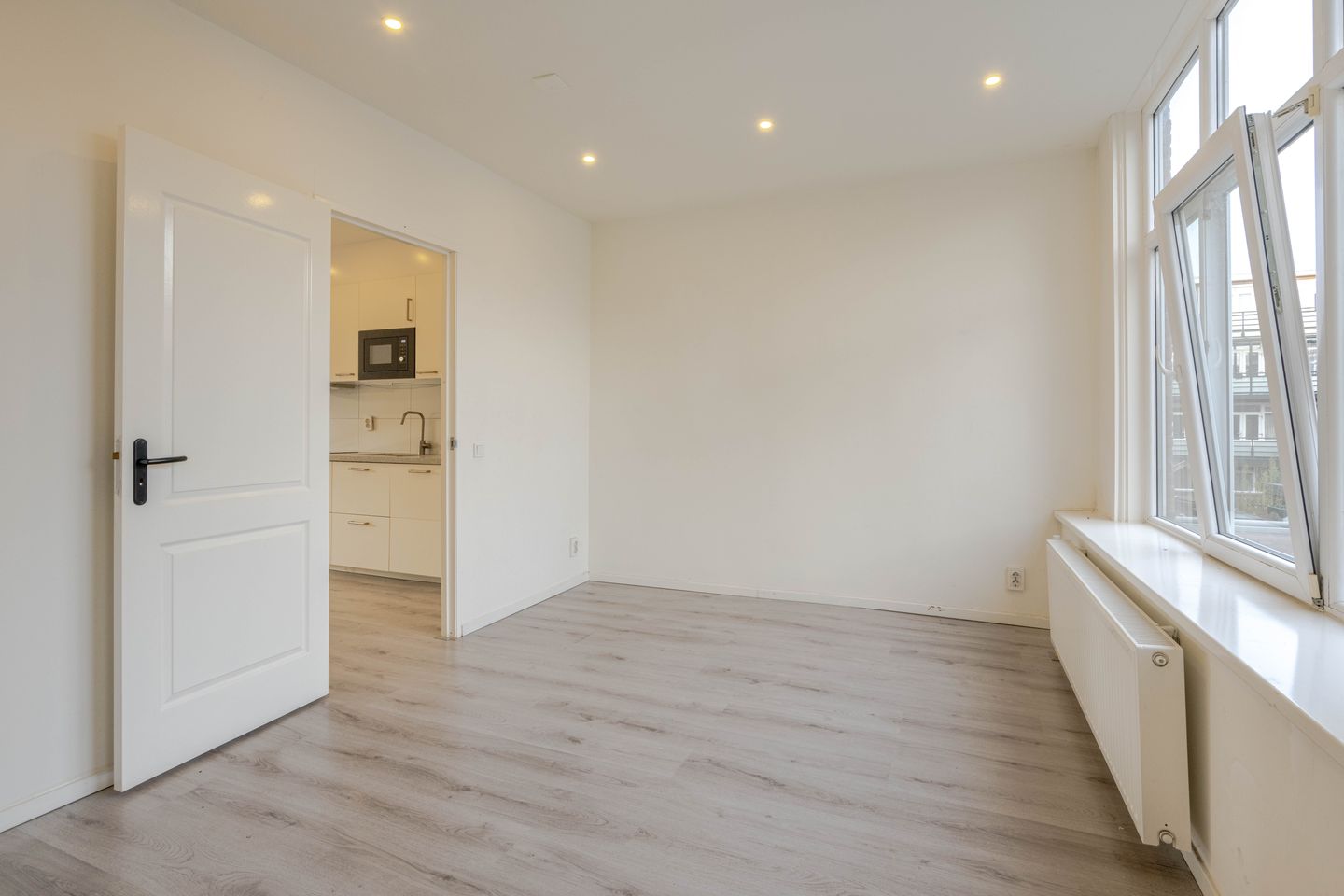 Foto 14 van Oostvoornsestraat 15-A