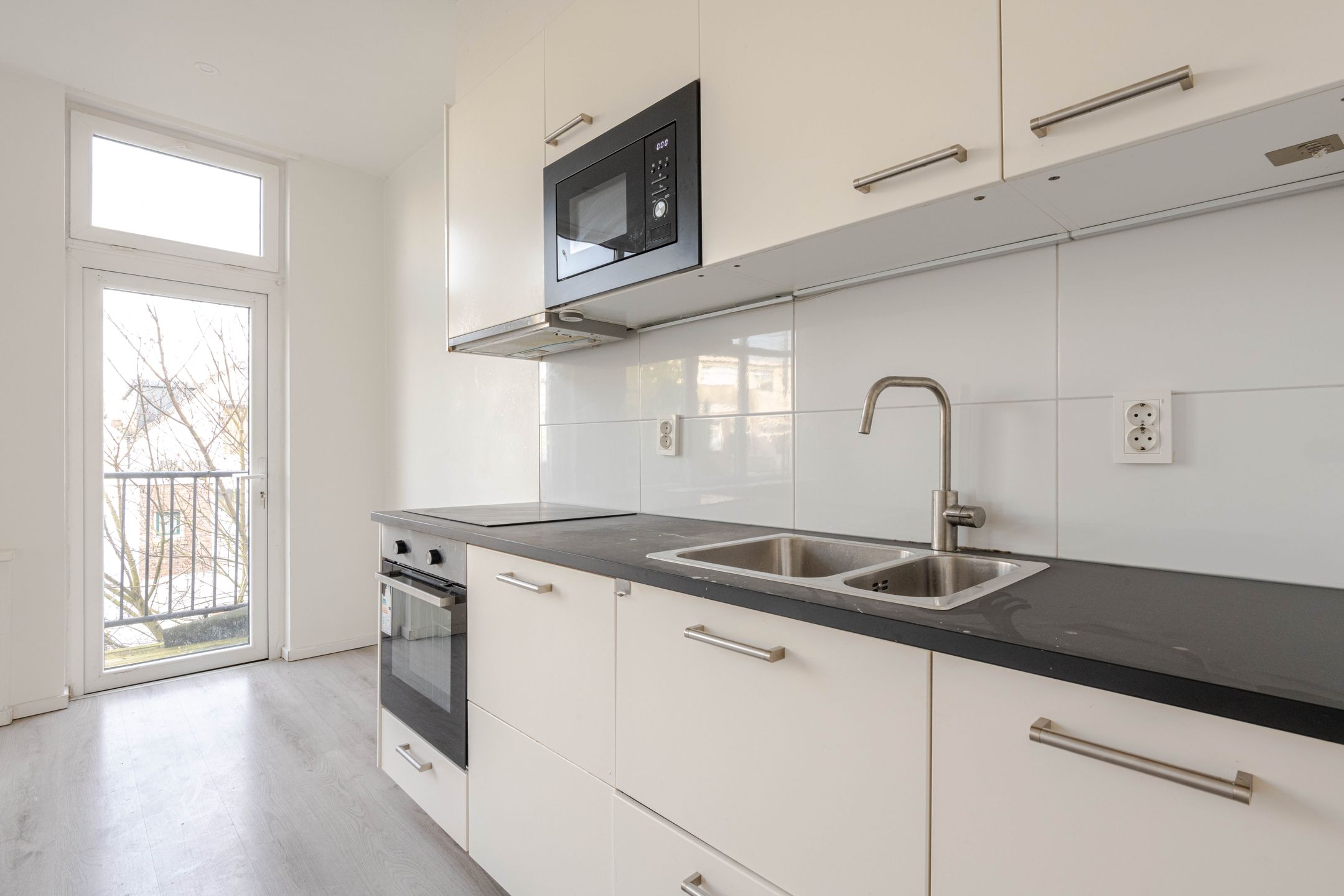 Foto 24 van Oostvoornsestraat 15-A