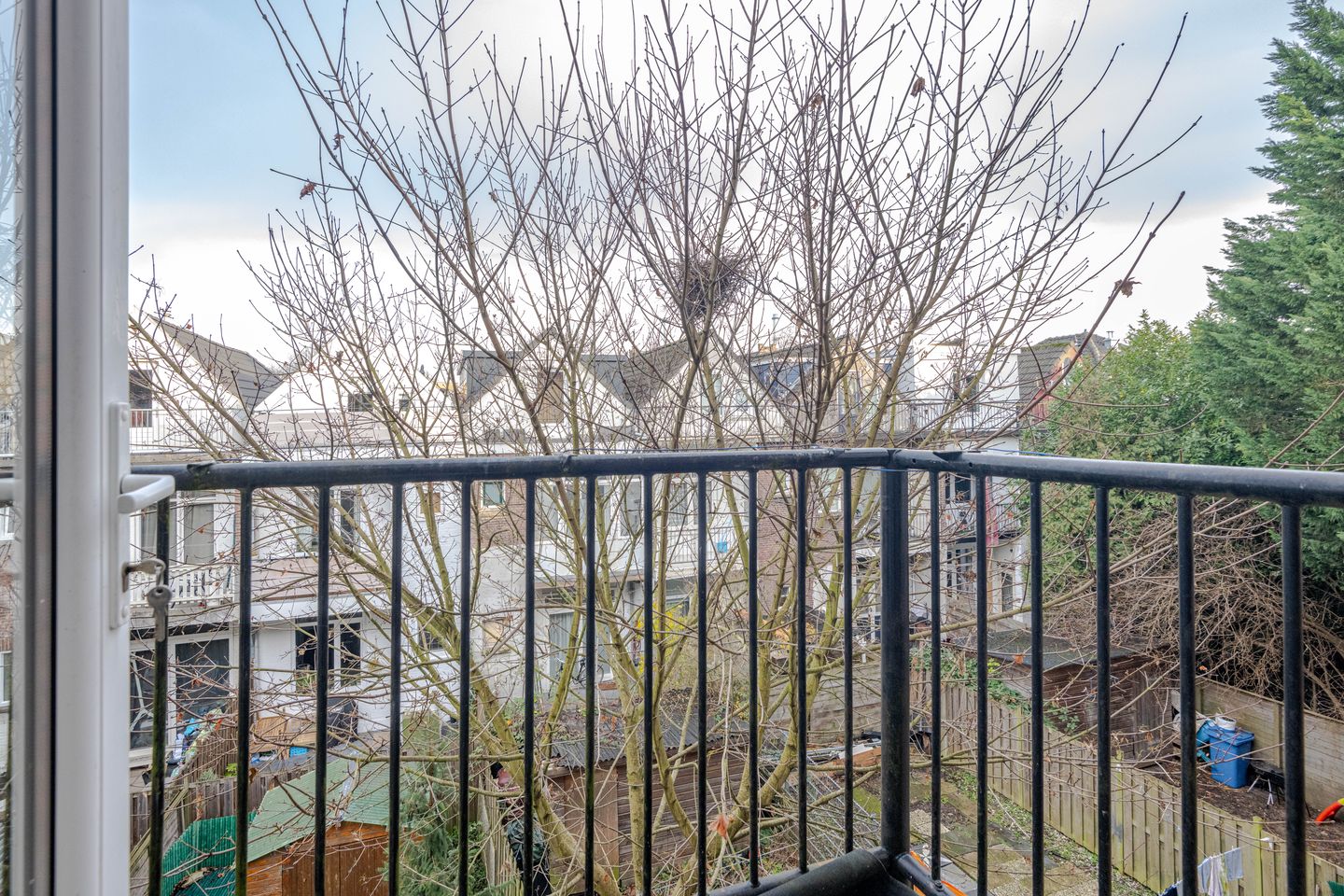 Foto 25 van Oostvoornsestraat 15-A