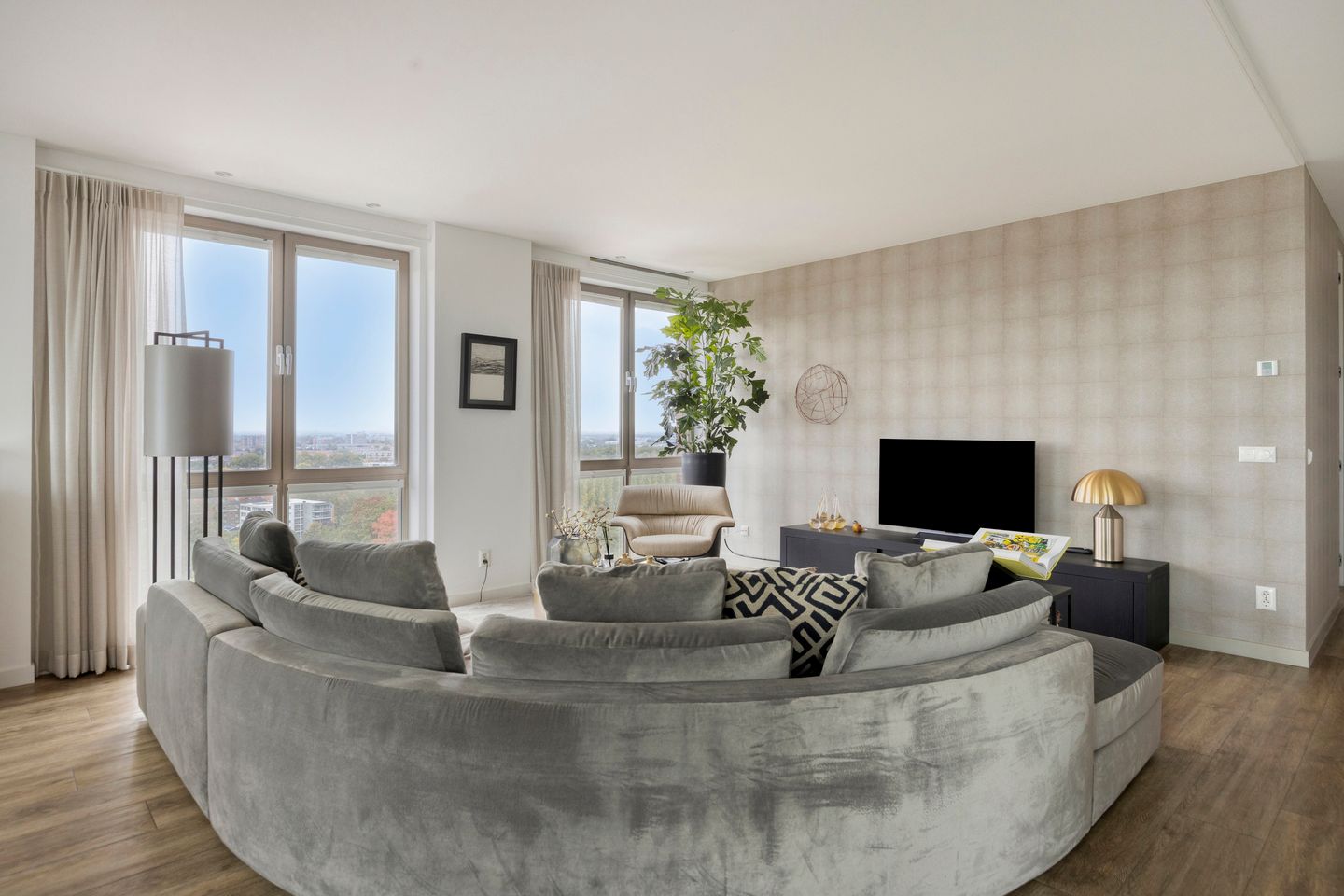 Photo 10 of Hofplein 84