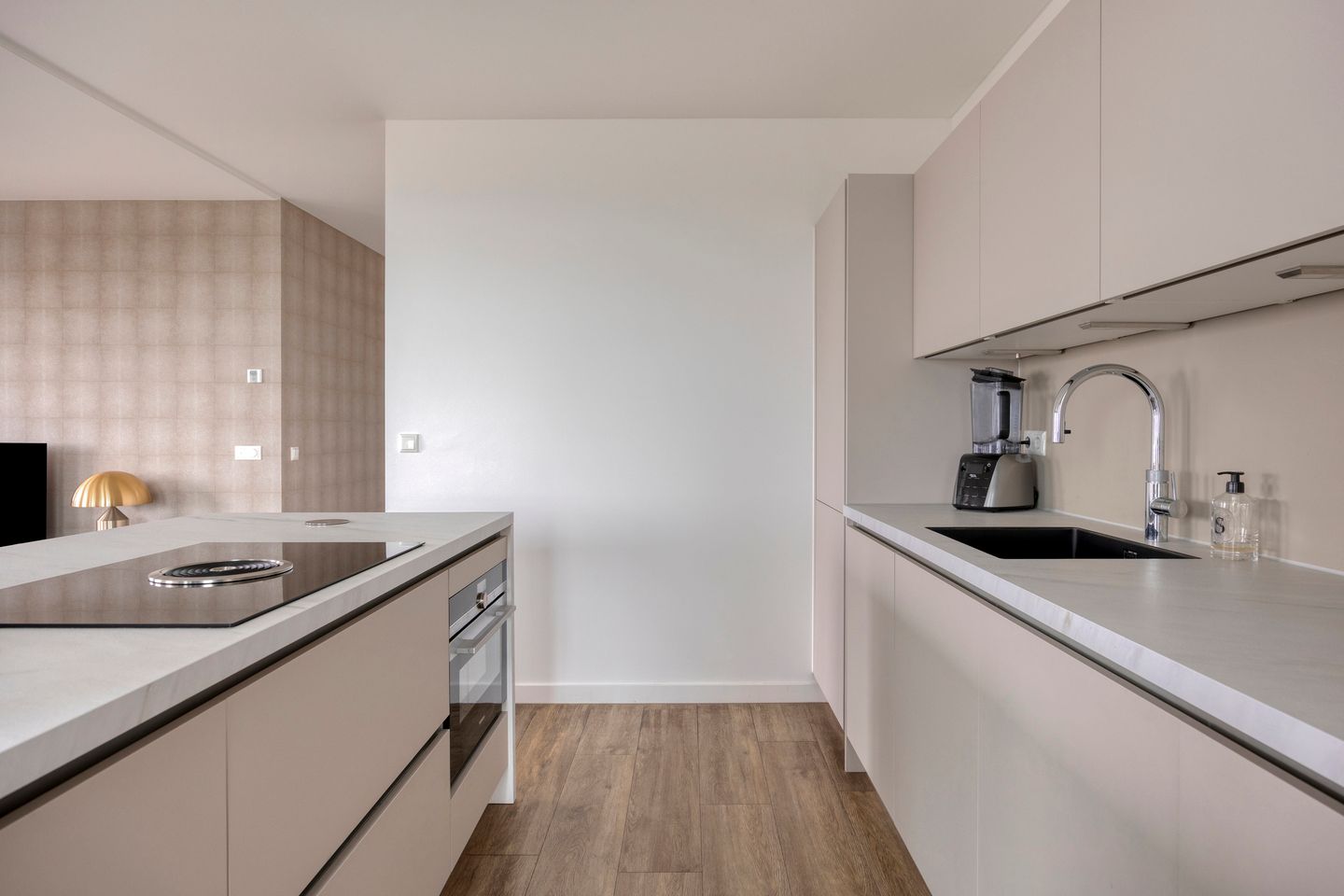 Photo 20 of Hofplein 84