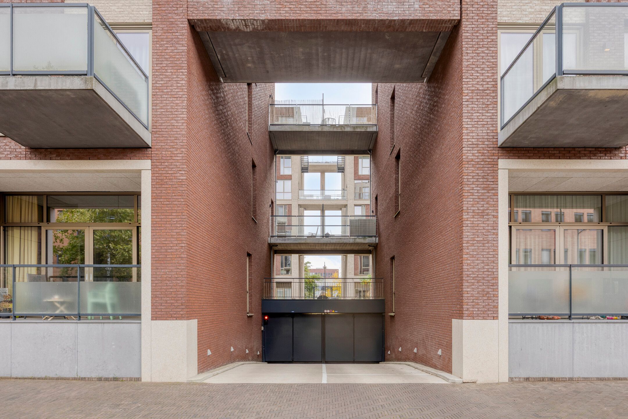 Photo 39 of Hofplein 84