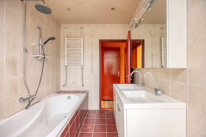 Photo 20 of W.H. Vliegenstraat 77