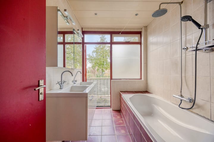 Photo 22 of W.H. Vliegenstraat 77