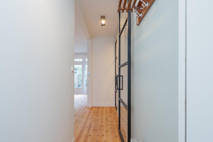 Photo 3 of Vosmaerstraat 13