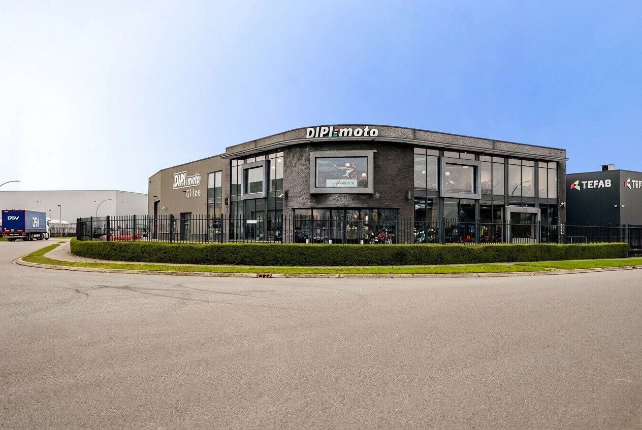 View photo 2 of Phantom 1