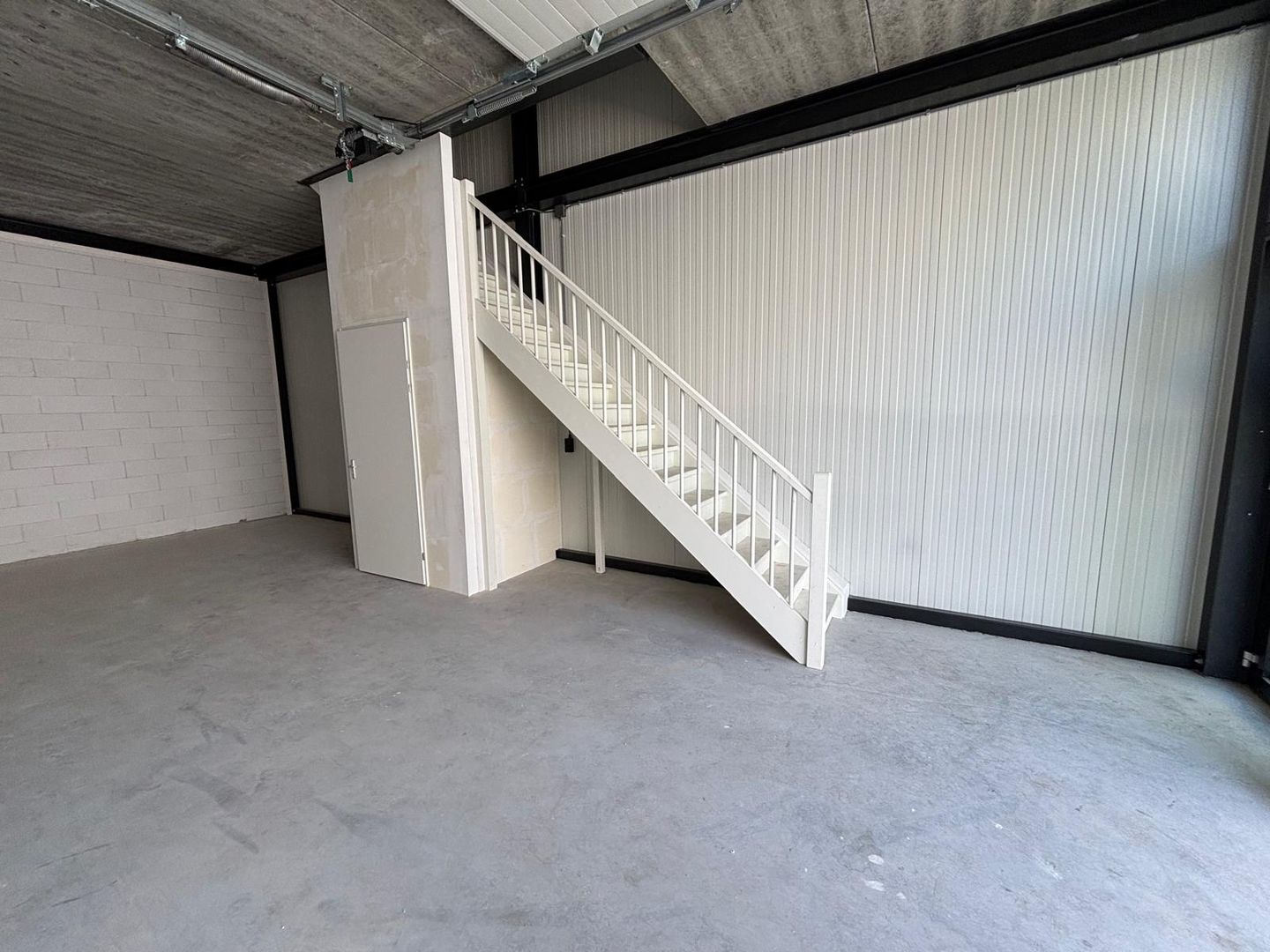 View photo 3 of Friezenstraat 12-P