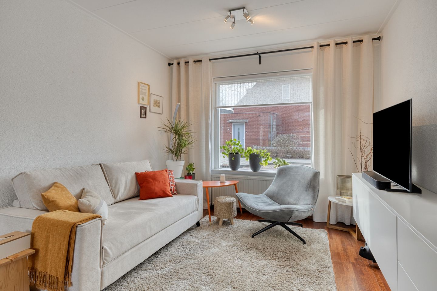 Foto 10 van Burg. Langebeekestraat 18