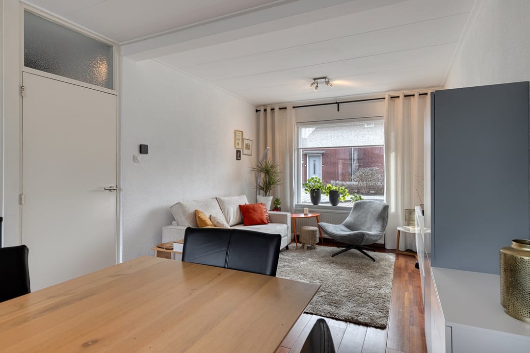 Foto 13 van Burg. Langebeekestraat 18