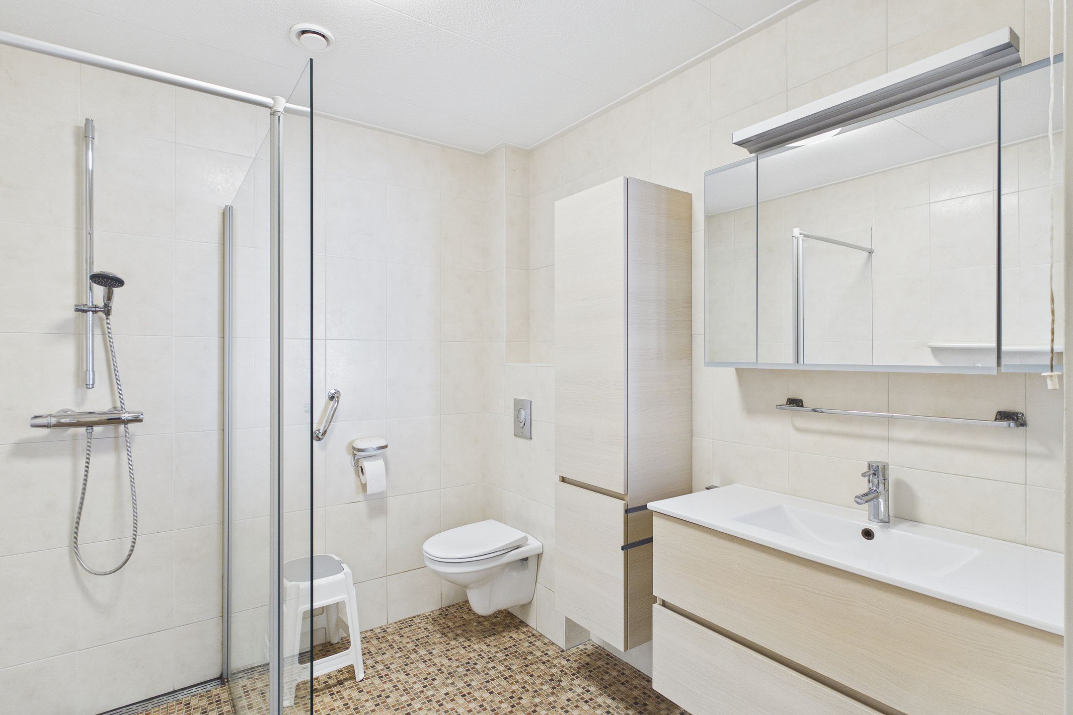 Photo 15 of van Middelhovenstraat 46