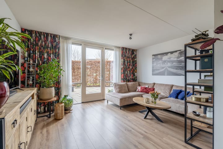 Photo 2 of Witte Ring 16