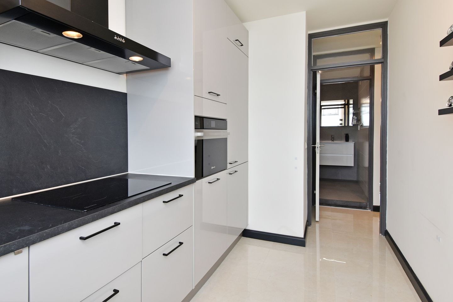 Photo 19 of Nieuwendamlaan 238