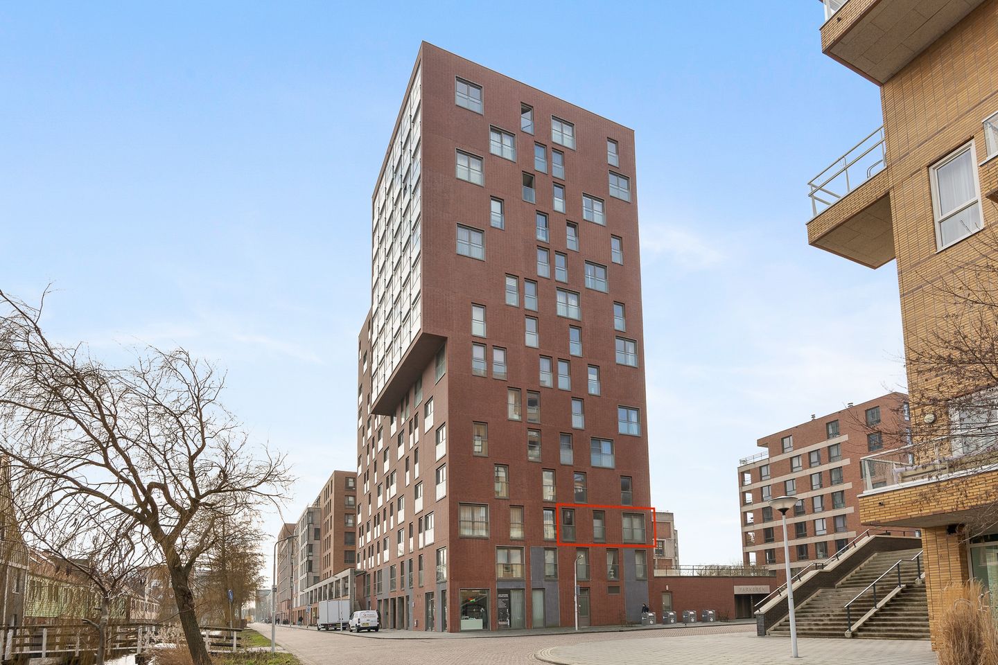 Foto 1 van Teakhout 11-A