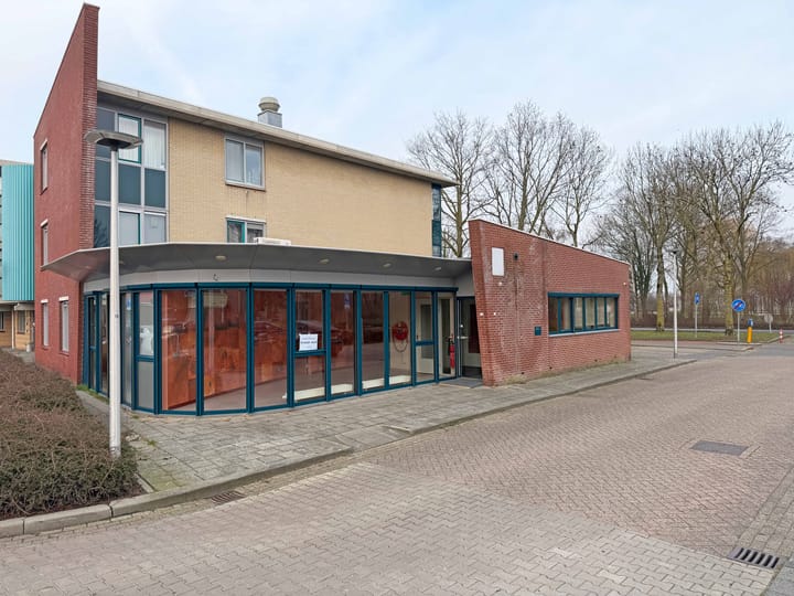 Charley Tooropstraat 24, Hendrik-Ido-Ambacht