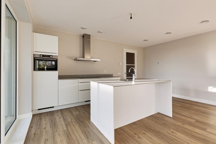 Photo 3 of Mangoweg 333